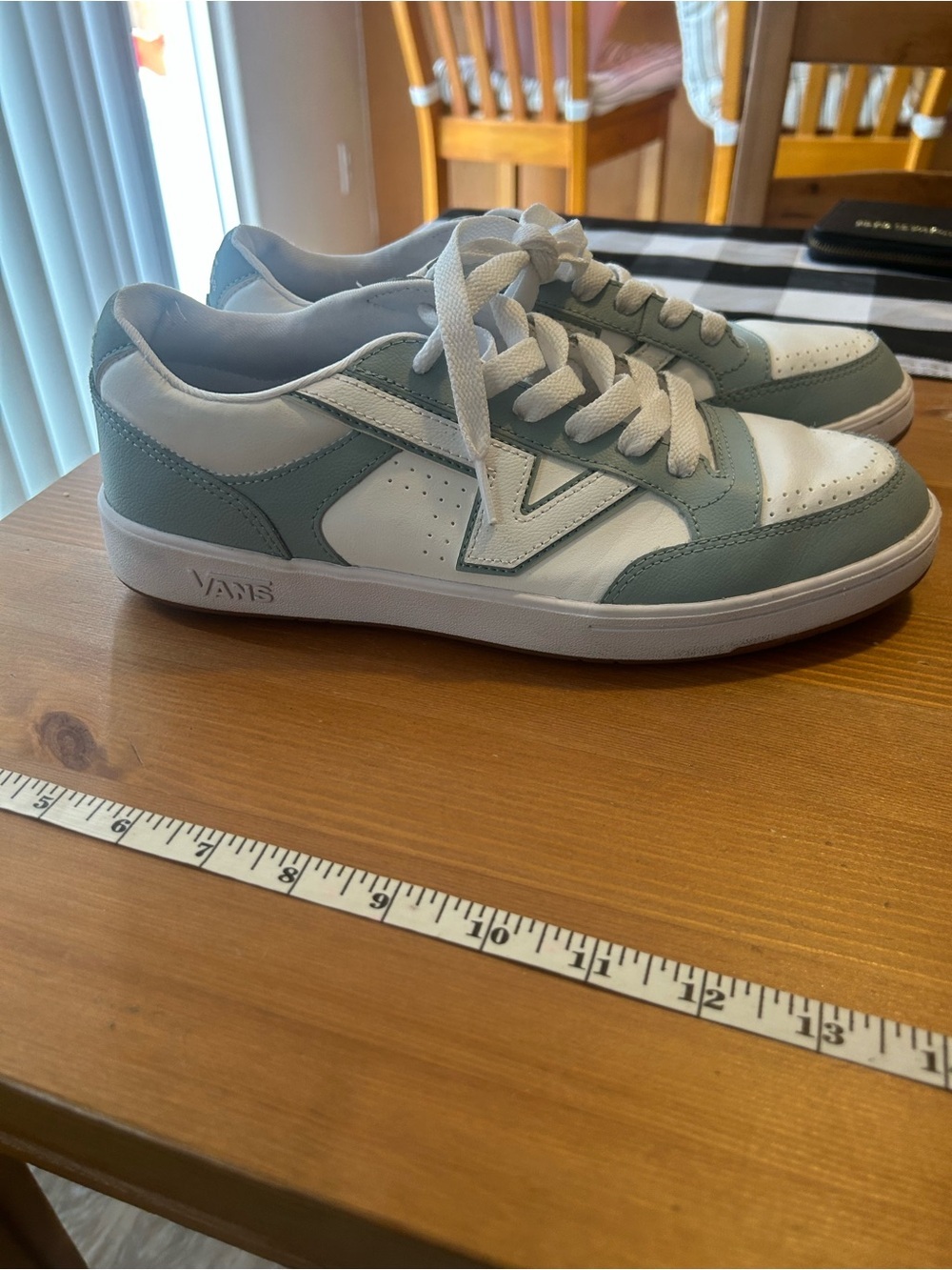 NEW MEN'S 10 Vans Low-Top Sneakers in Sage Green and White